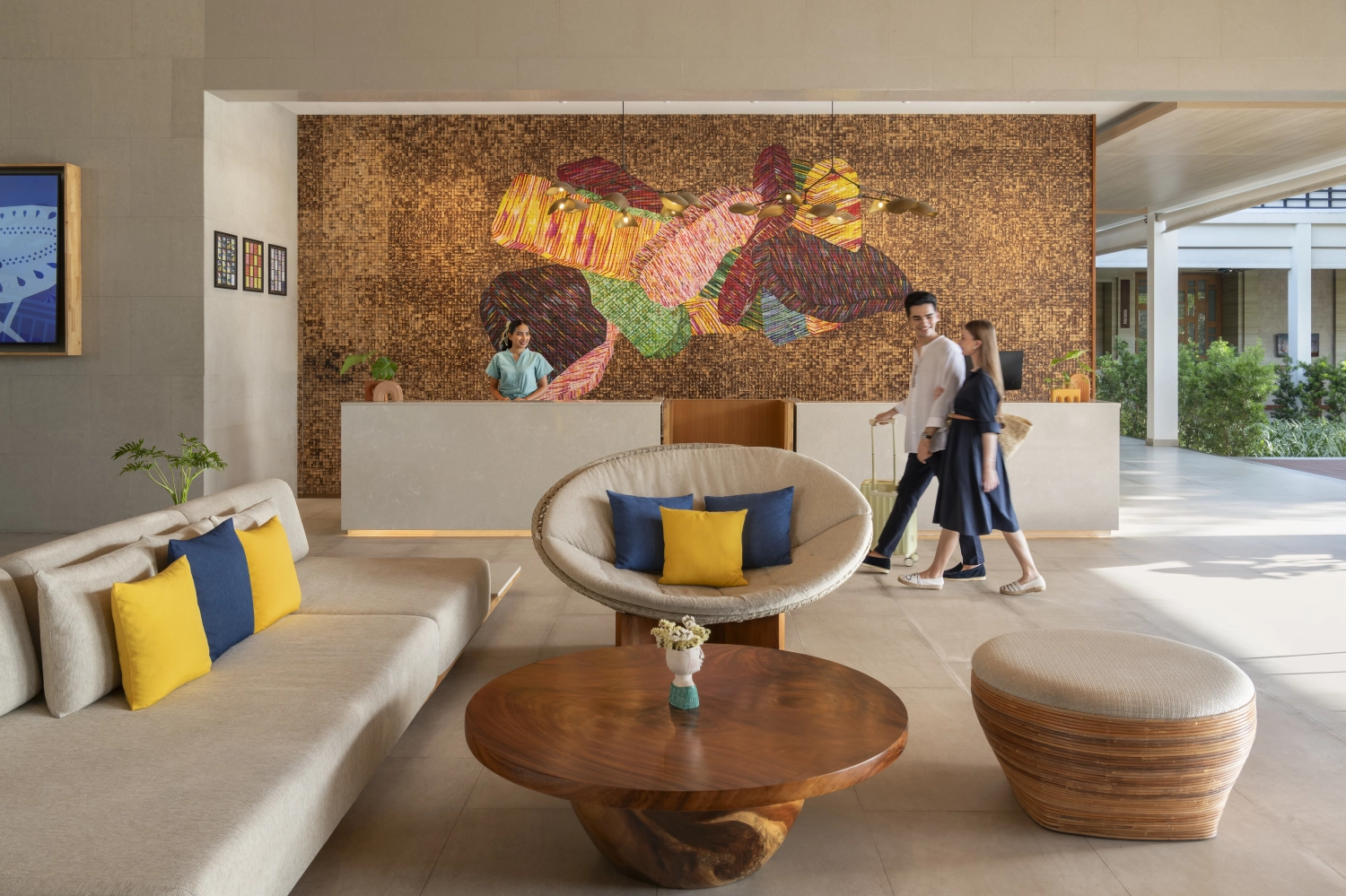 Lobby & Lounge